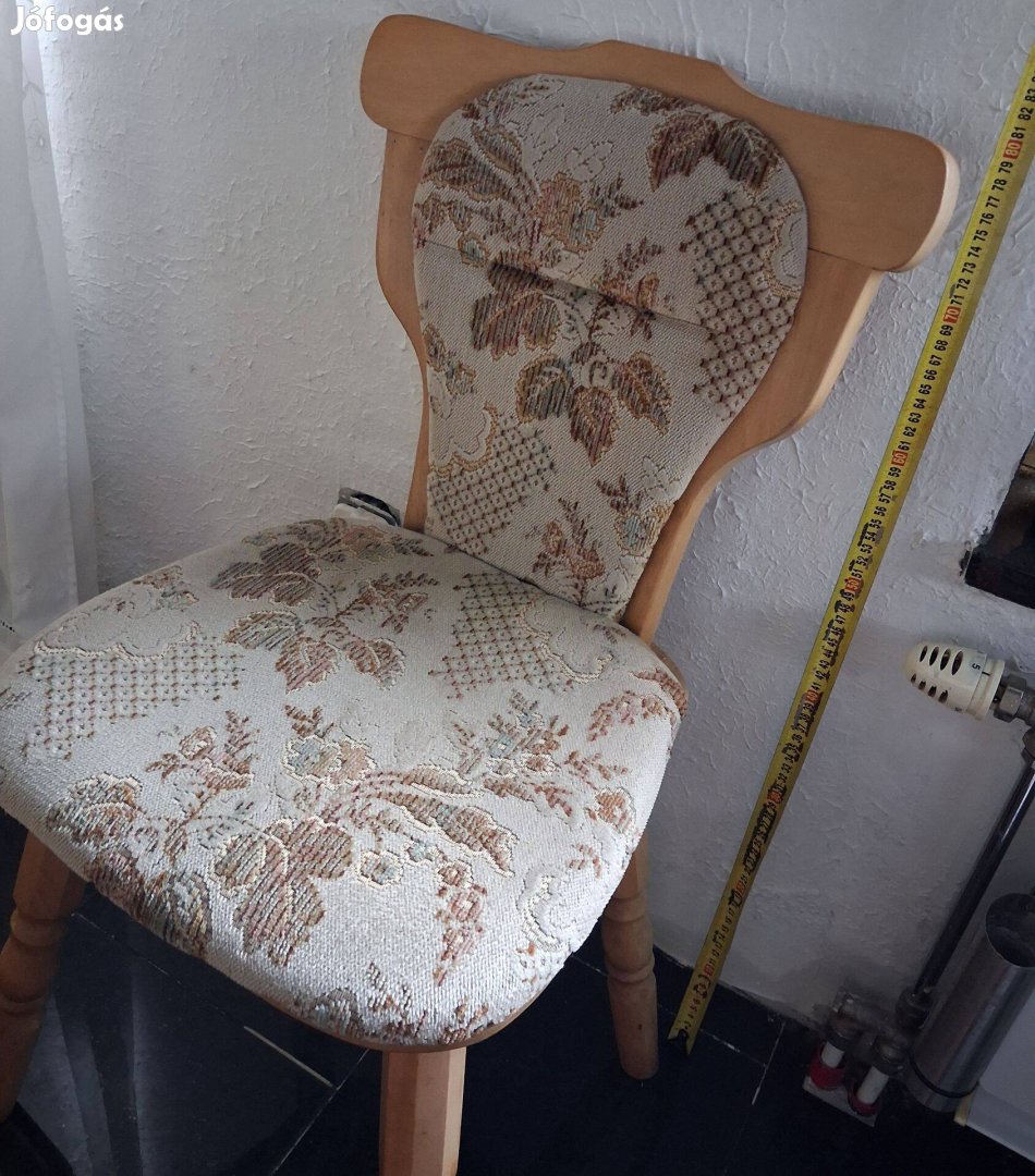 Keletnémet kárpitozott szék