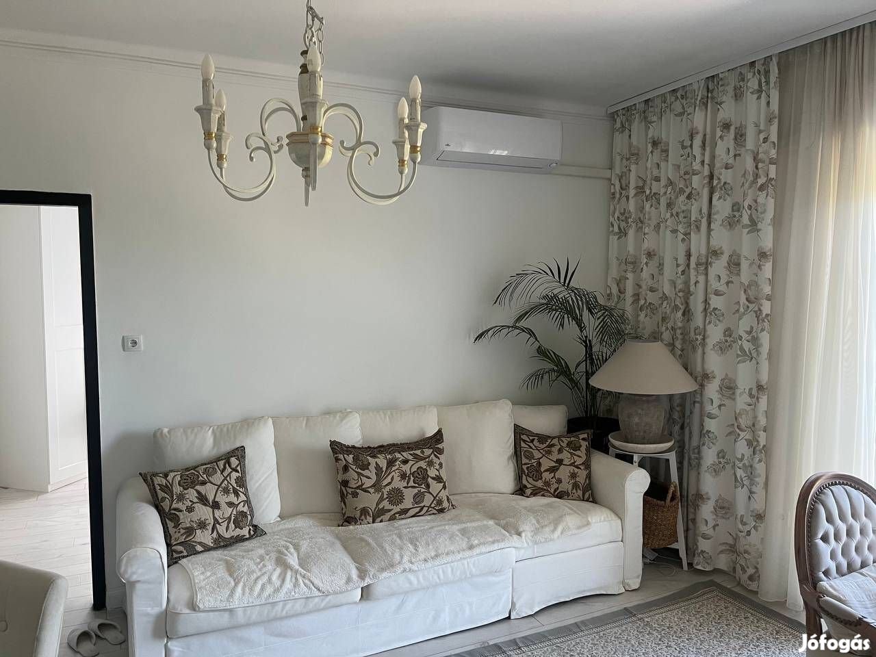 Kellemes hangulatú, TELJESKÖRŰEN FELÚJÍTOTT lakás Újpesten