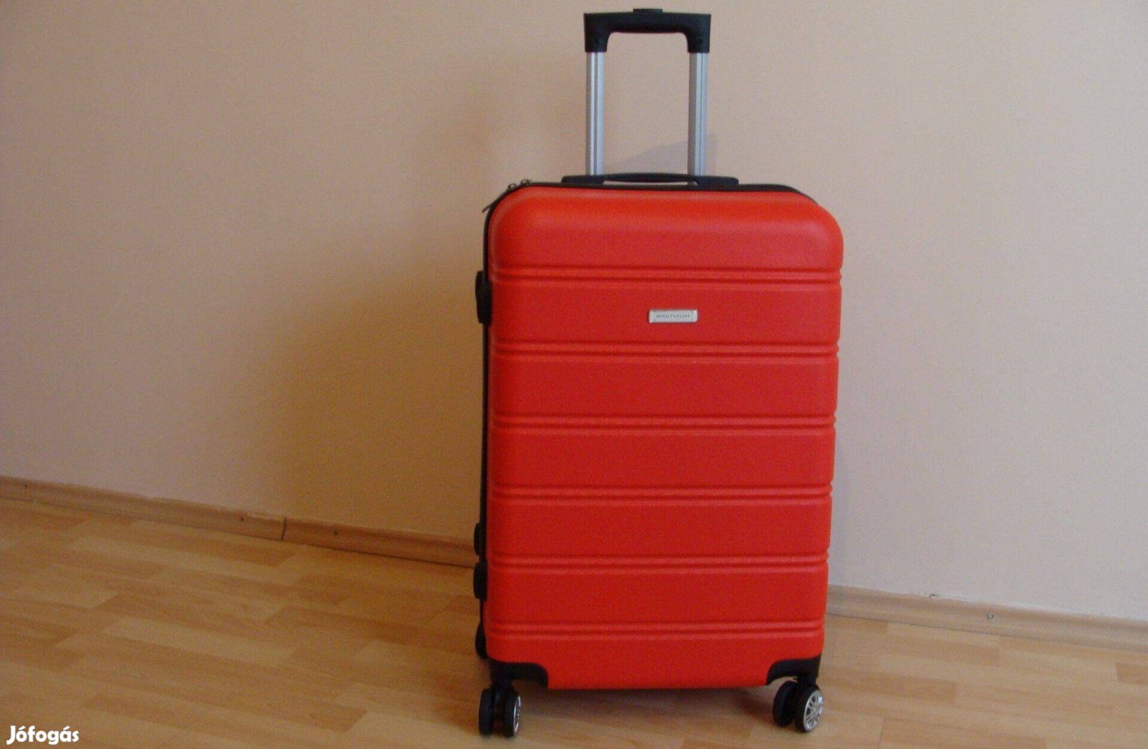 Kemény borítású bőrönd , új ( 64 x 43 x 26 cm )