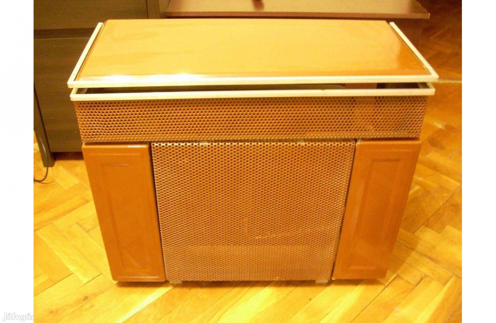 Kéményes gázkonvektor jó és szép állapotban eladó Abonyban!