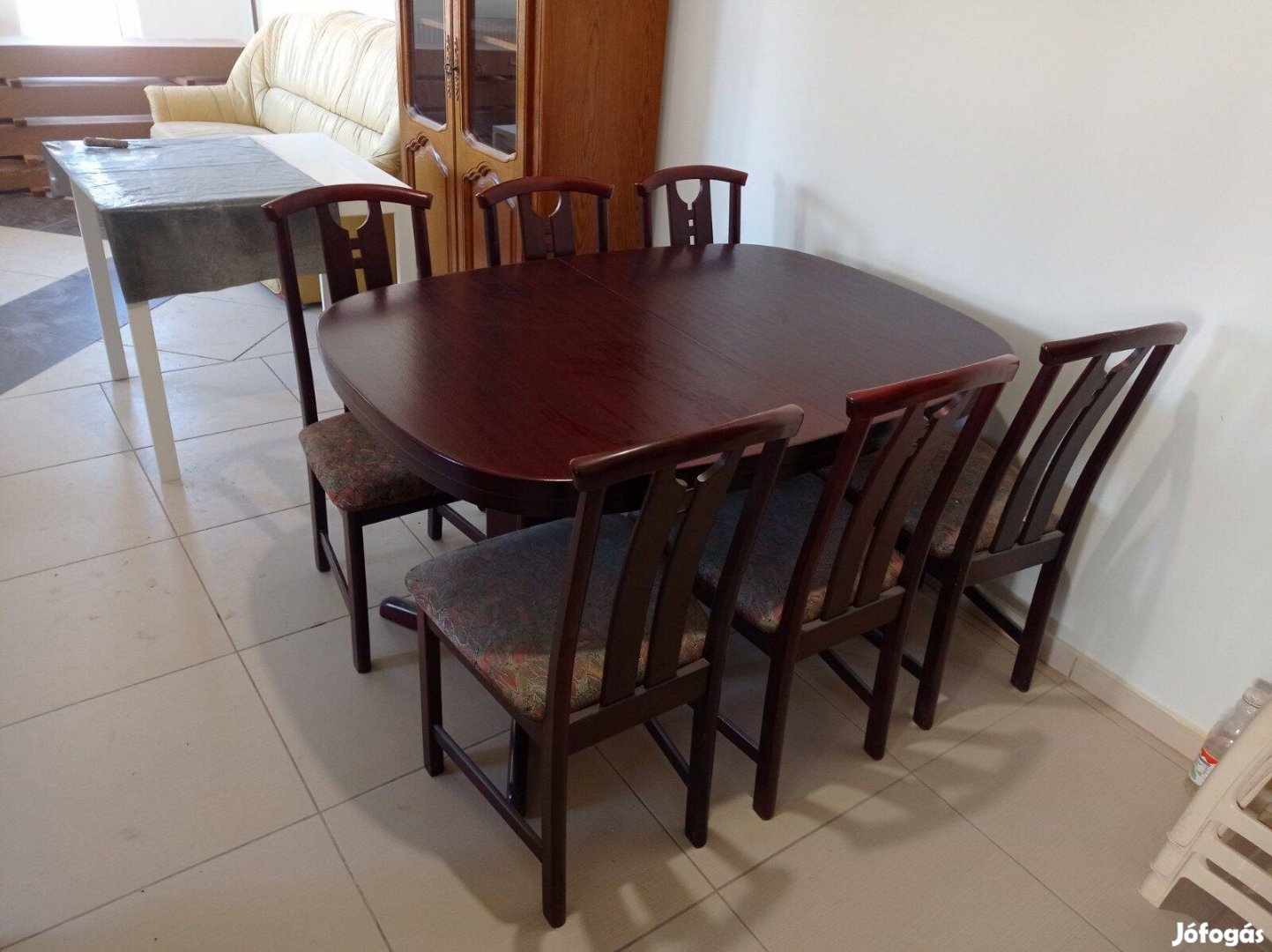 Keményfa étkezőasztal 6 székkel kiváló állapotban eladó