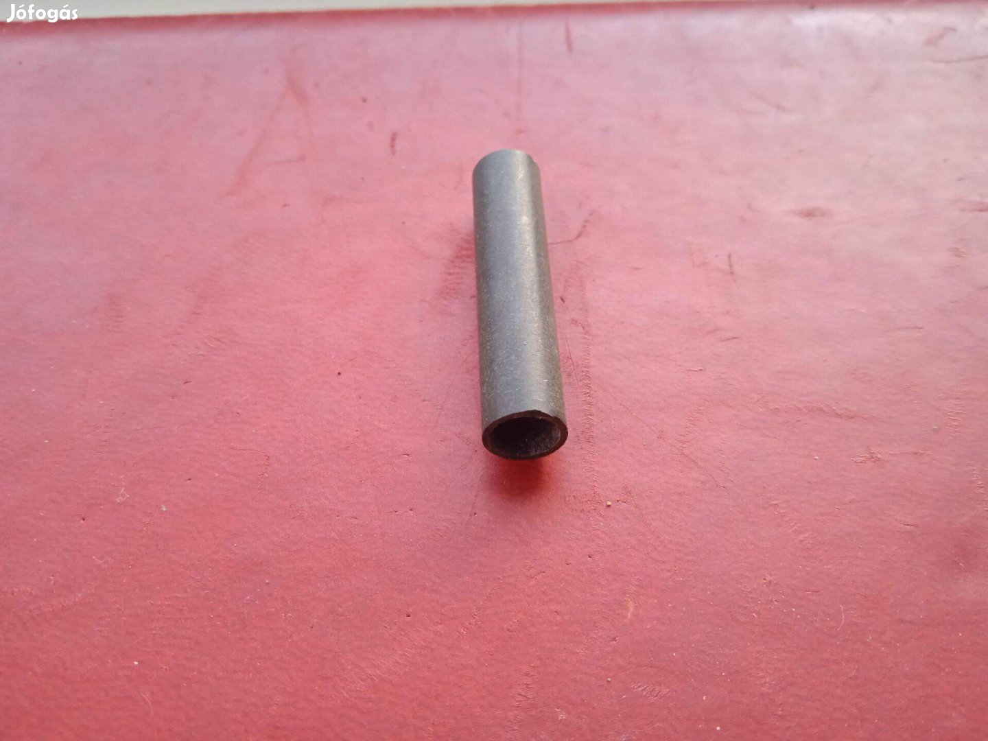 Keménygumi cső vagy távtartó ,átmérő 8,5 mm , furat 6 mm