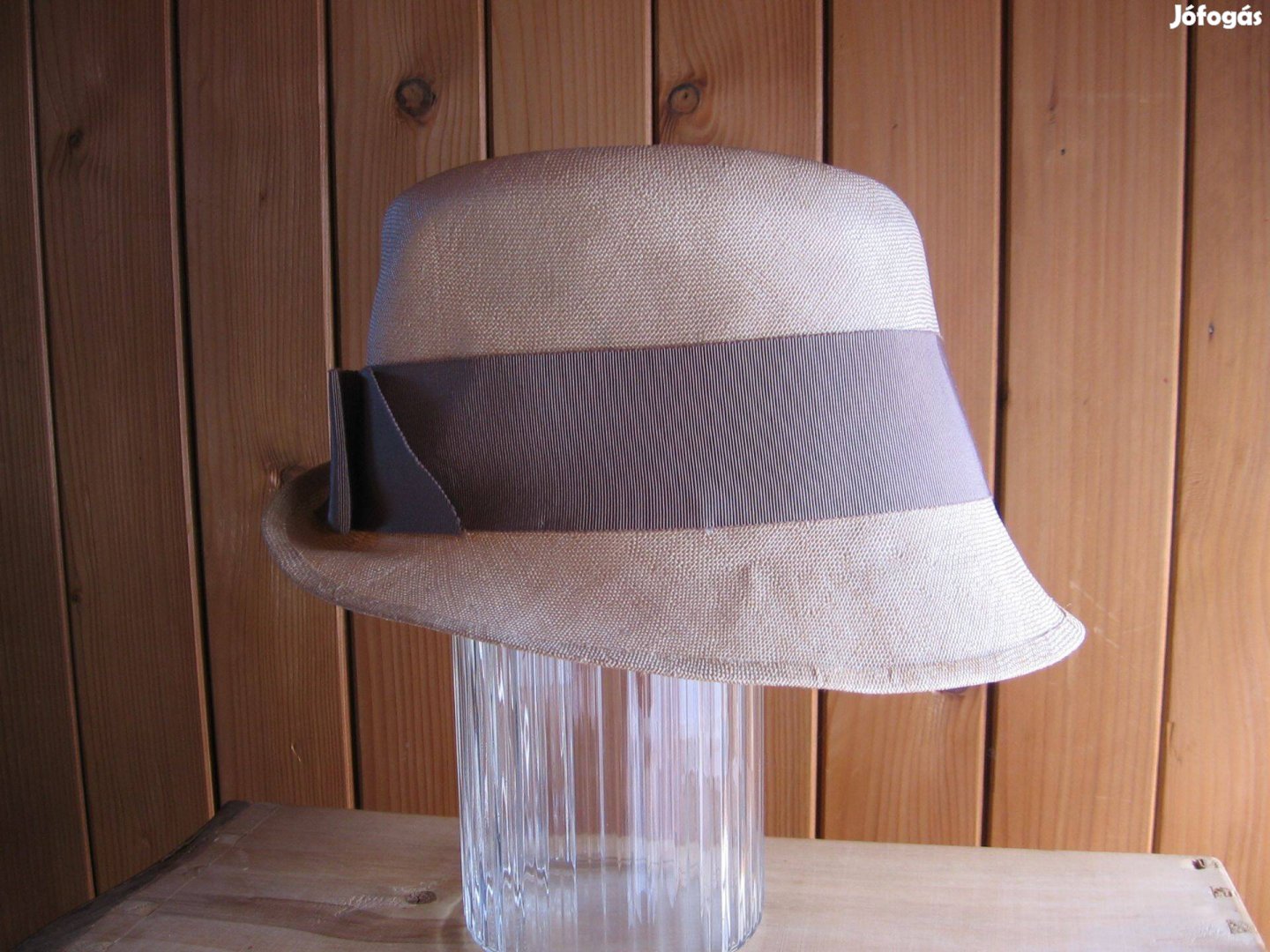 Keményített gyöngyvászon női kalap