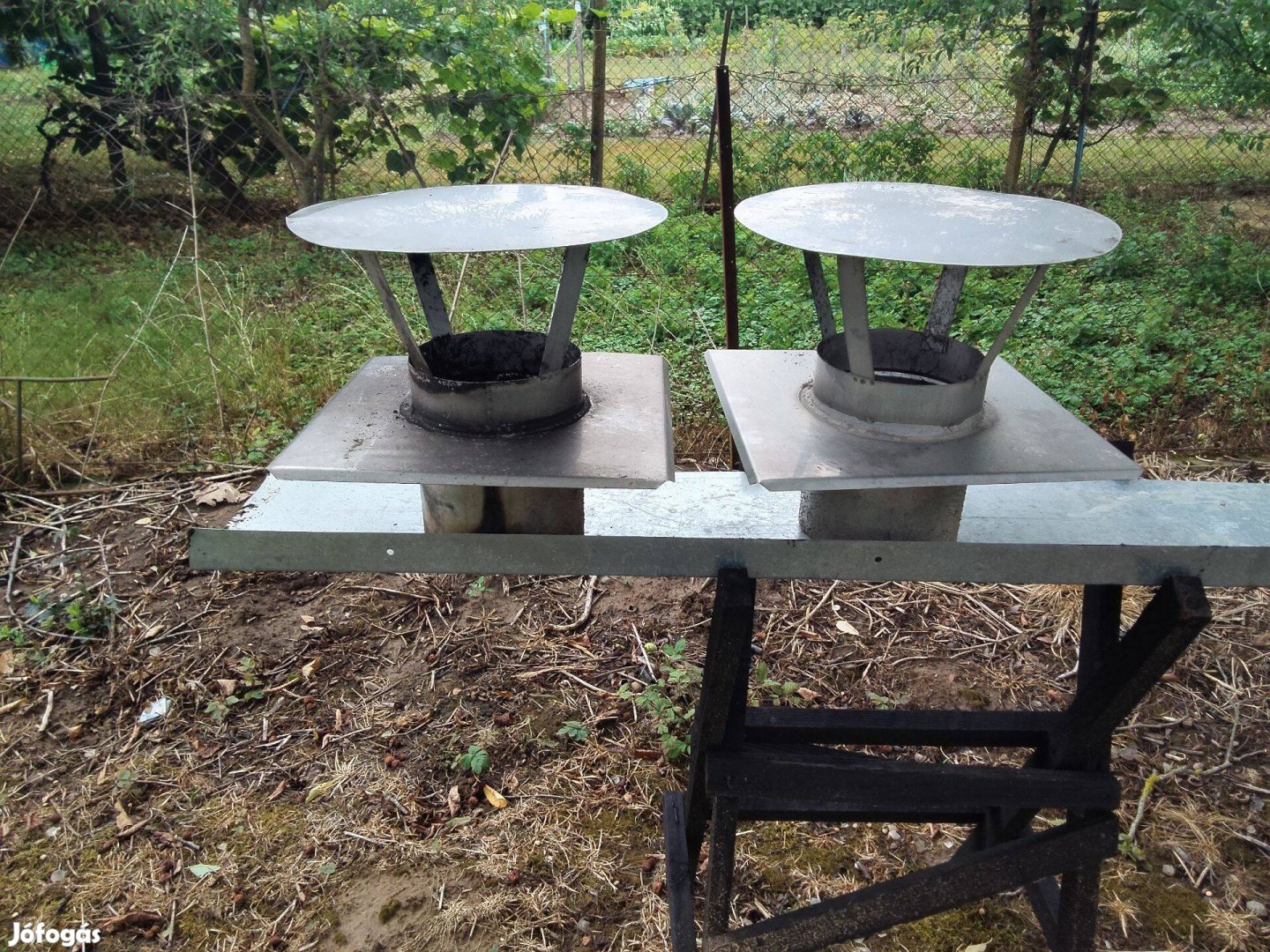 Kéményre való tető két darab eladó 7000 ft darab