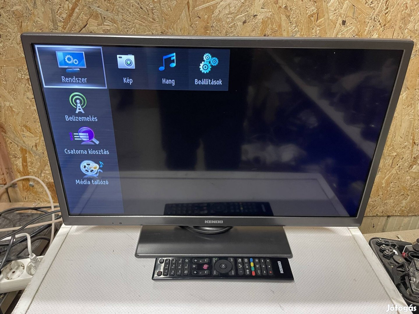Kendo 24" 61 cm LCD tv eladó 