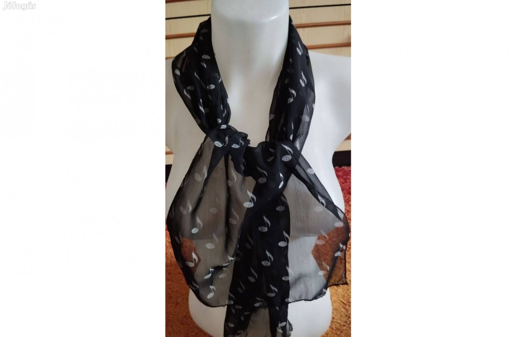 Kendő hangjegy mintás