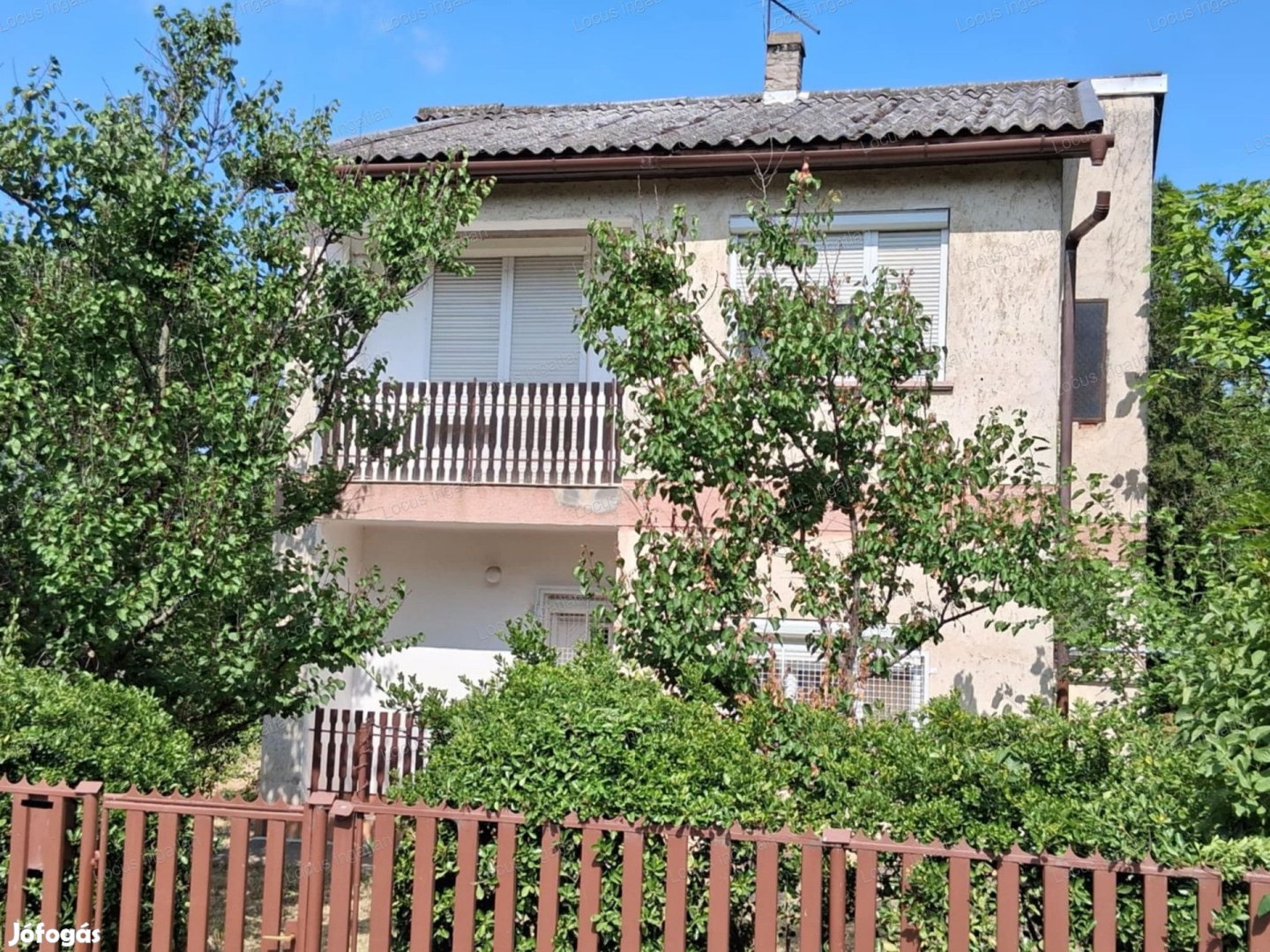 Kengyel főutcáján 2 szintes családi ház eladó