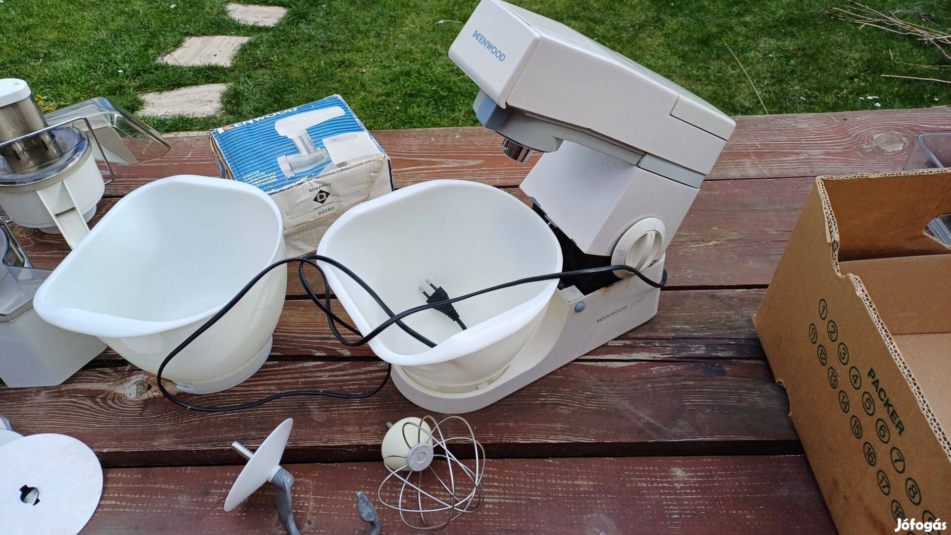 Kenwood KM410 konyhai robotgép kiegészítőkkel