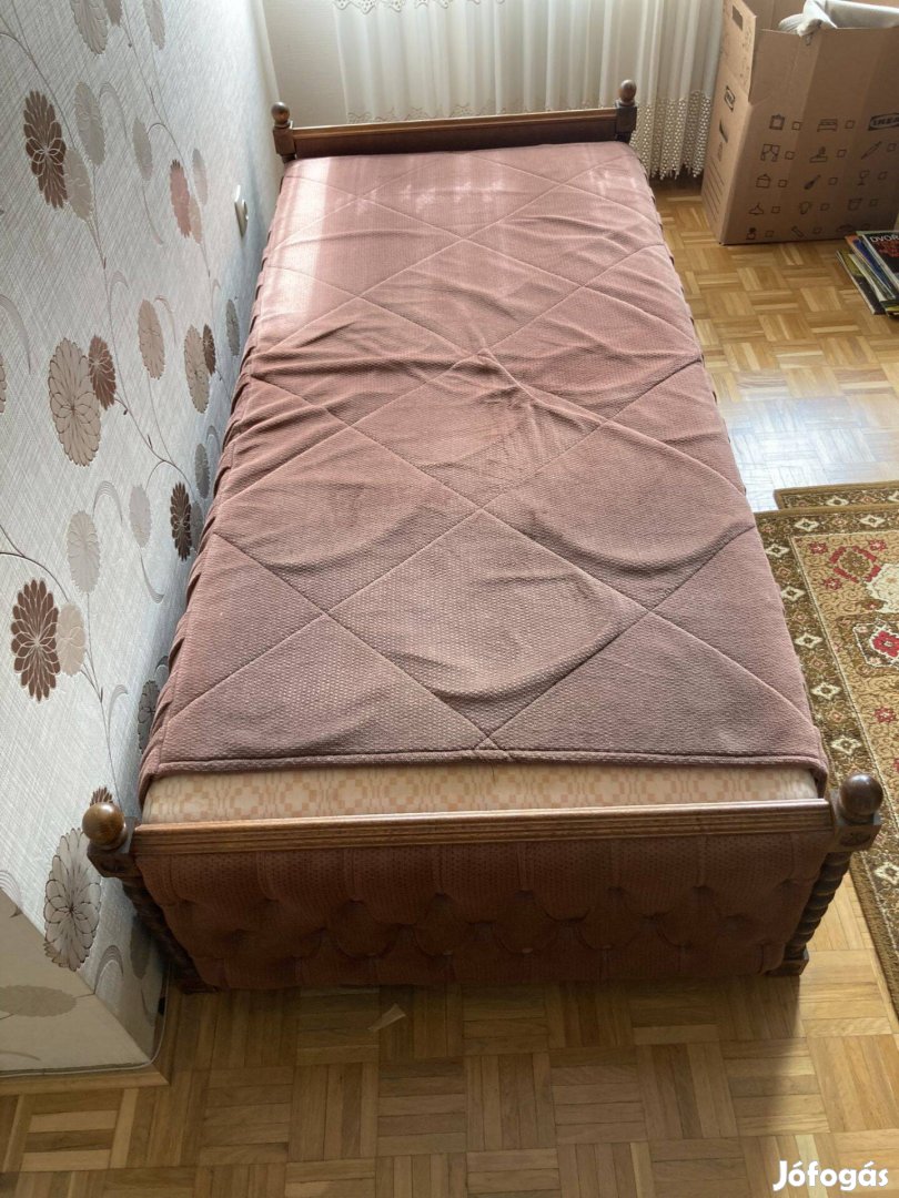 Kényelmes, ágyneműtartós ágy eladó