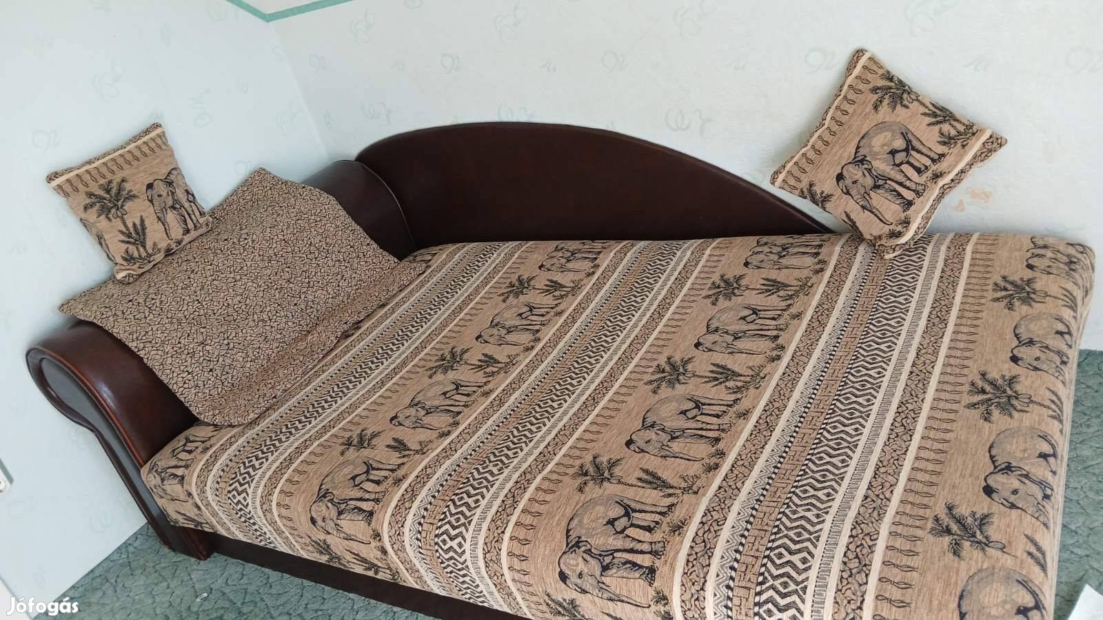 Kényelmes, masszív Safari mintás ágy