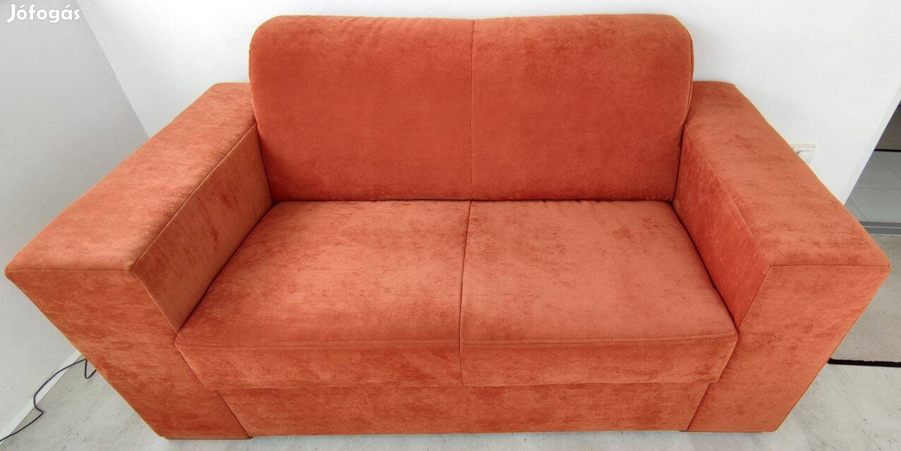 Kényelmes, masszzív kanapé, széles kartámasszal, szétszerelh