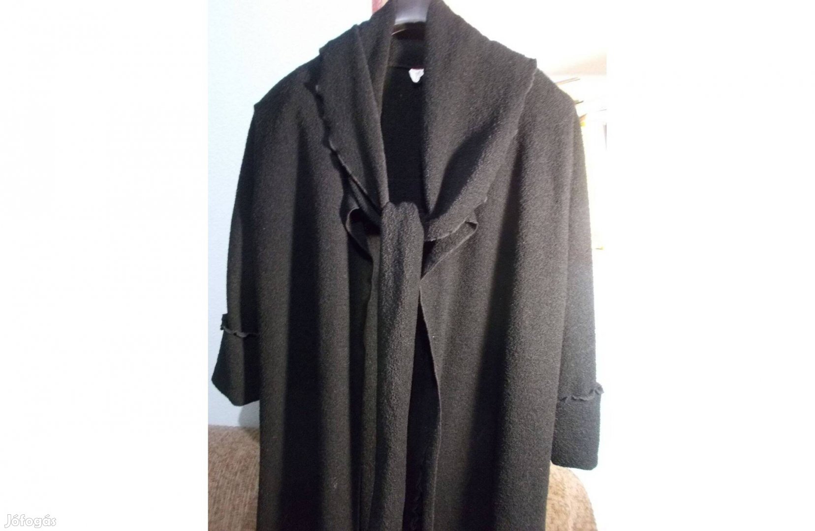 Kényelmes buklé fekete pulóver 6 XL