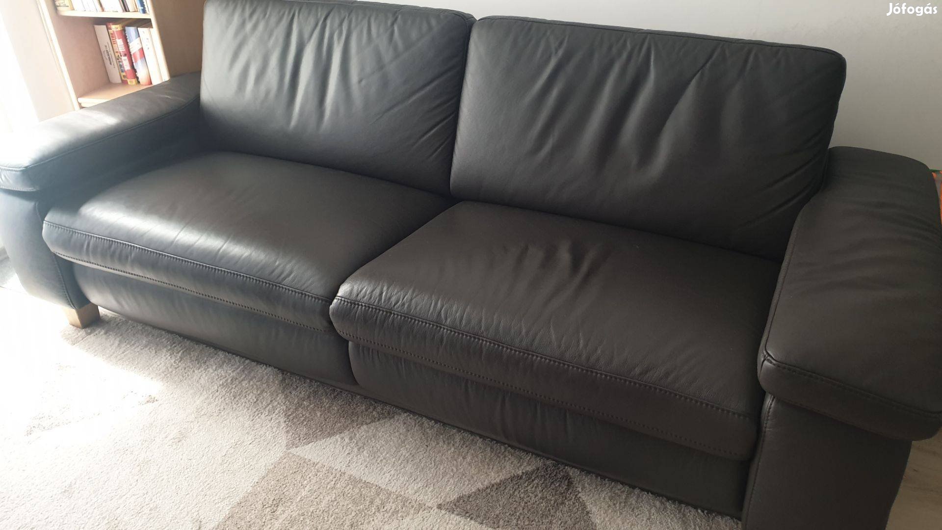 Kényelmes elektromos  bőrkanapé /TV nézéshez, relaxációhoz kényelmes/