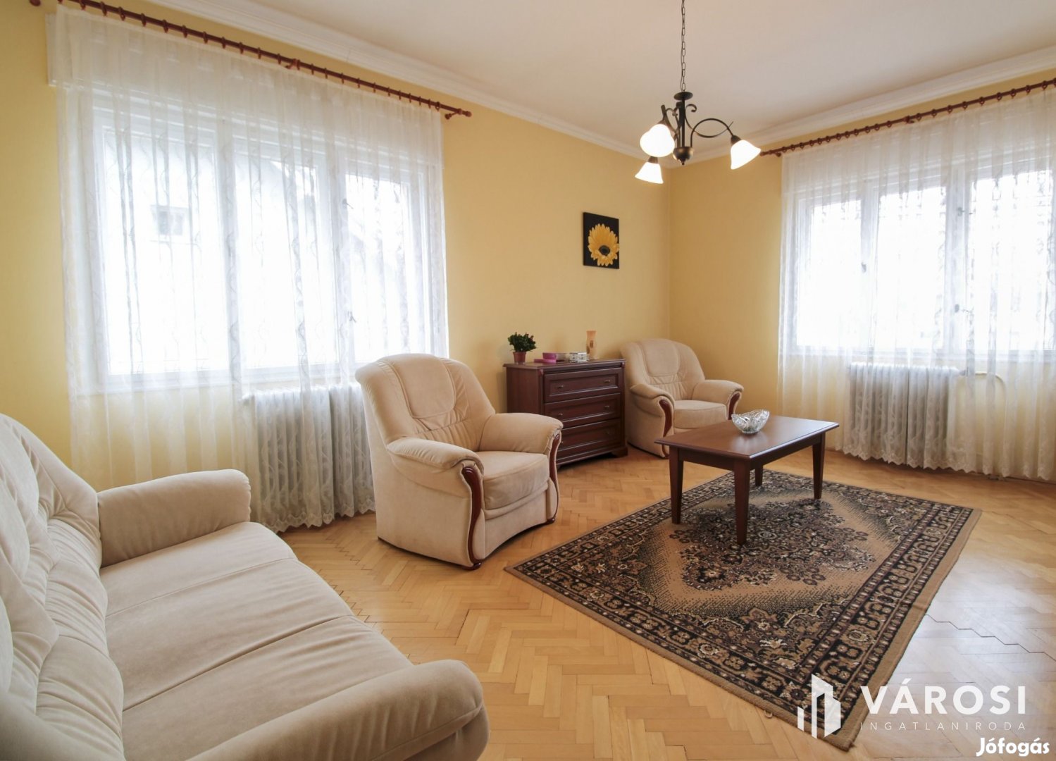 Kényelmes és praktikus két szintes családi ház eladó