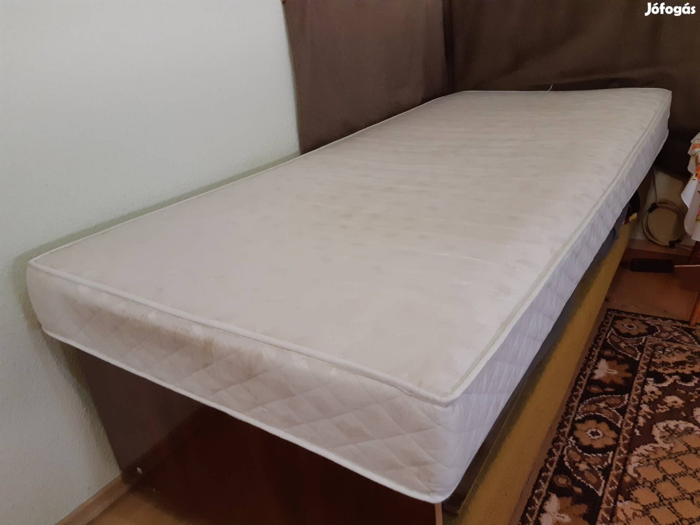 Kényelmes vastag rugós matrac