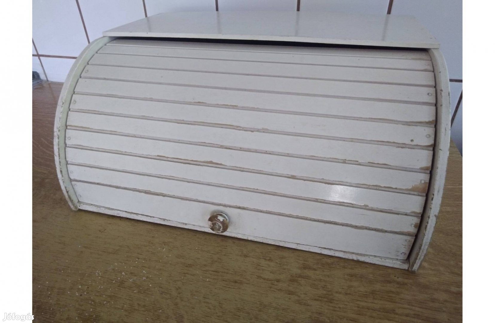 Kenyér tartó fából