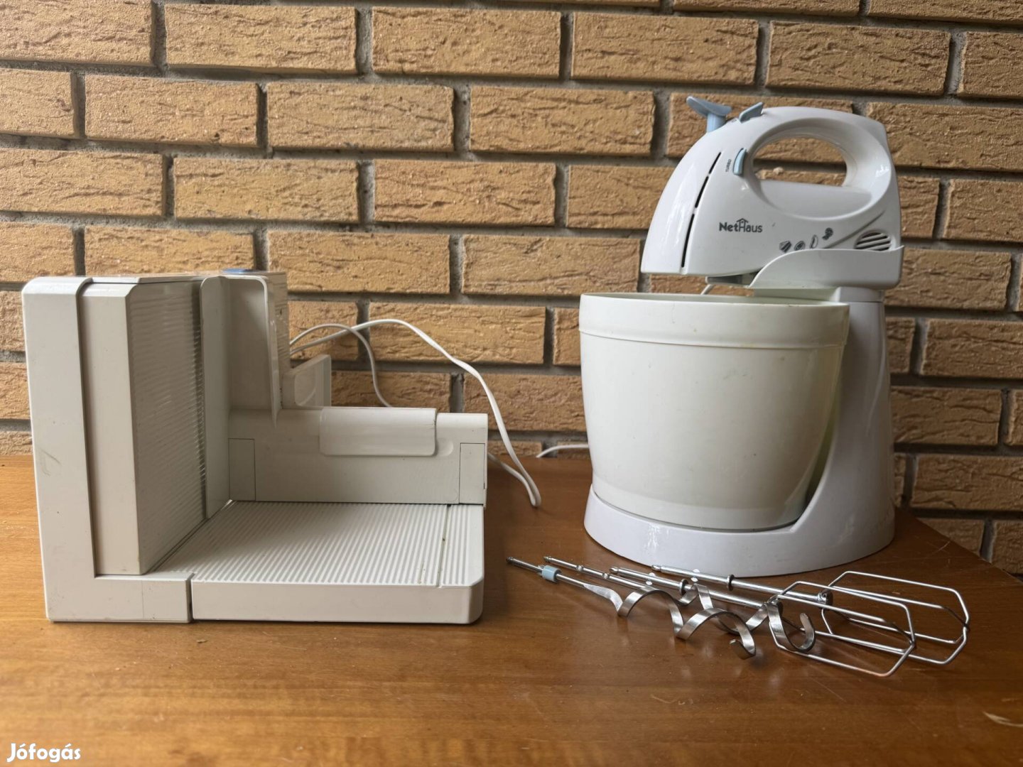 Kenyérszeletelő és robotgép