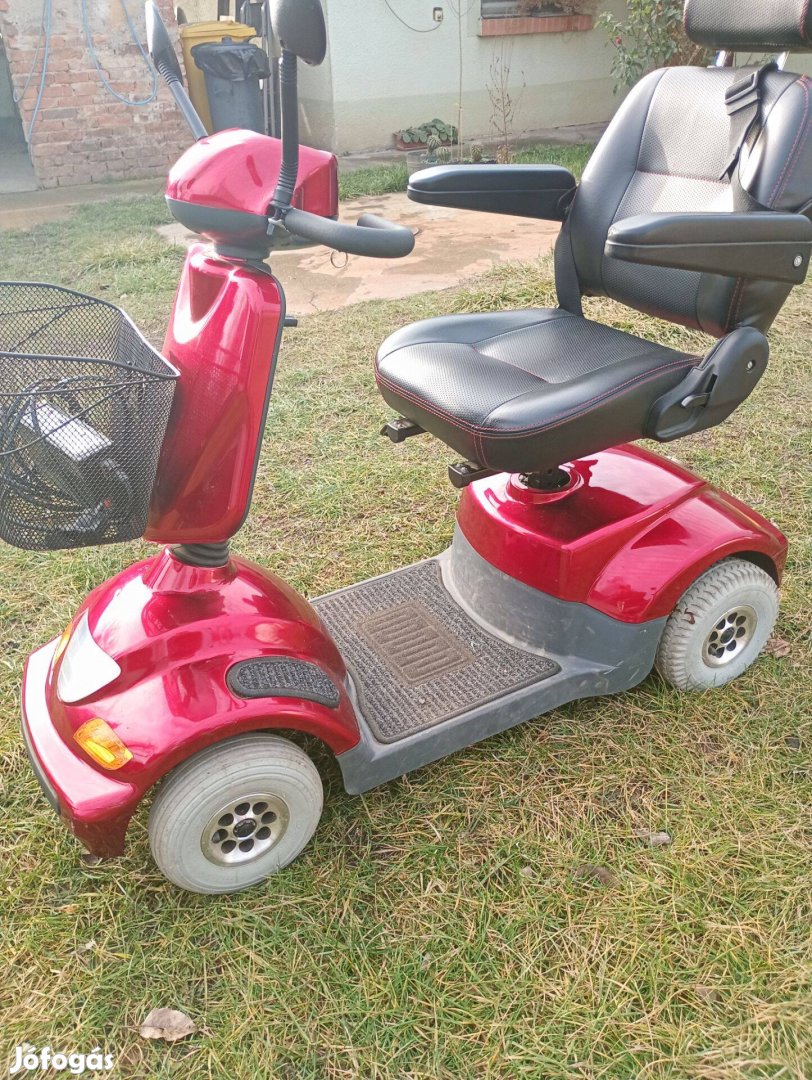 Képeken látható Heartway Bolero PF2S elektromos moped