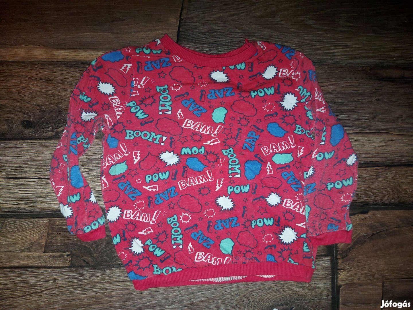 Képregénymintás felső piros alapon