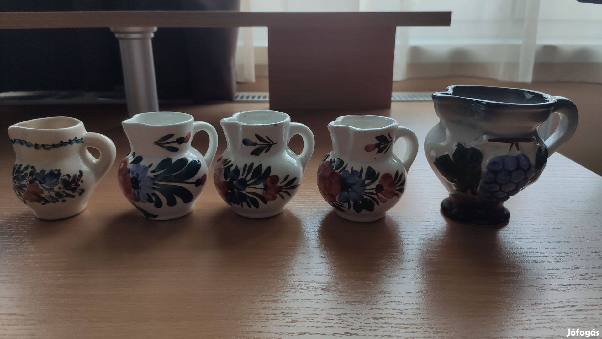 Kerámia kancsók népi mintákkal