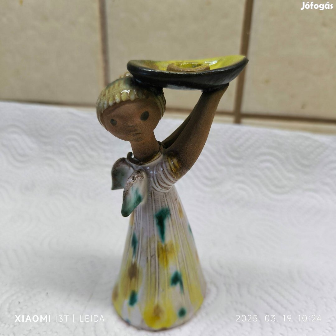 Kerámia nő tállal figurális szobor eladó! 13 cm