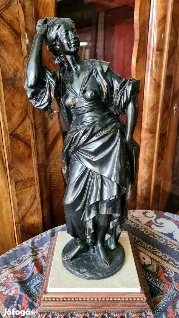 Kerámia női szobor