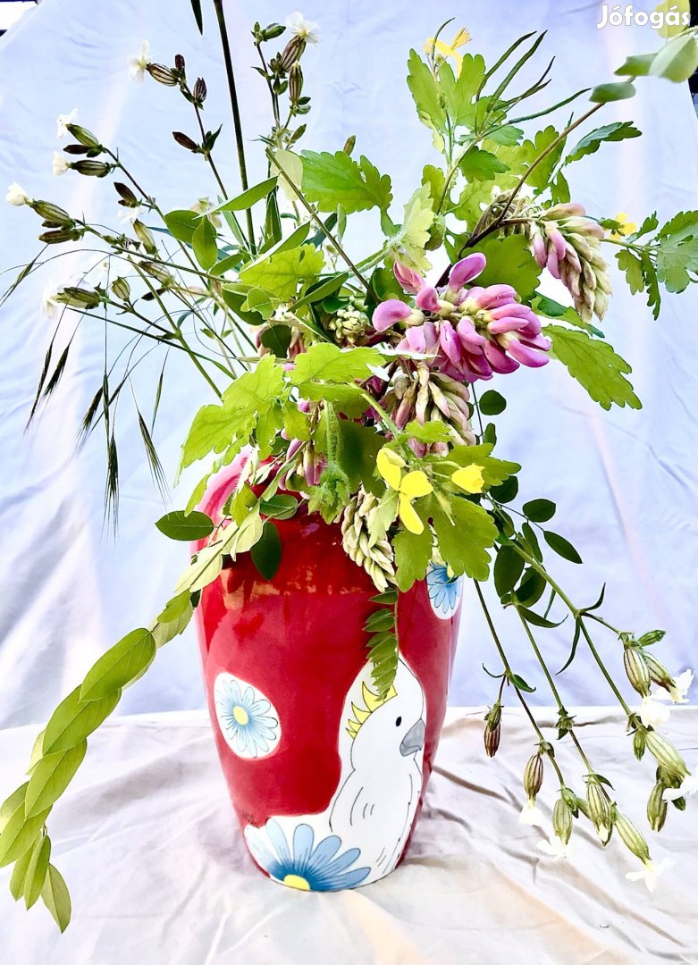 Kerámia váza, mila, papagáj, piros váza, virágos