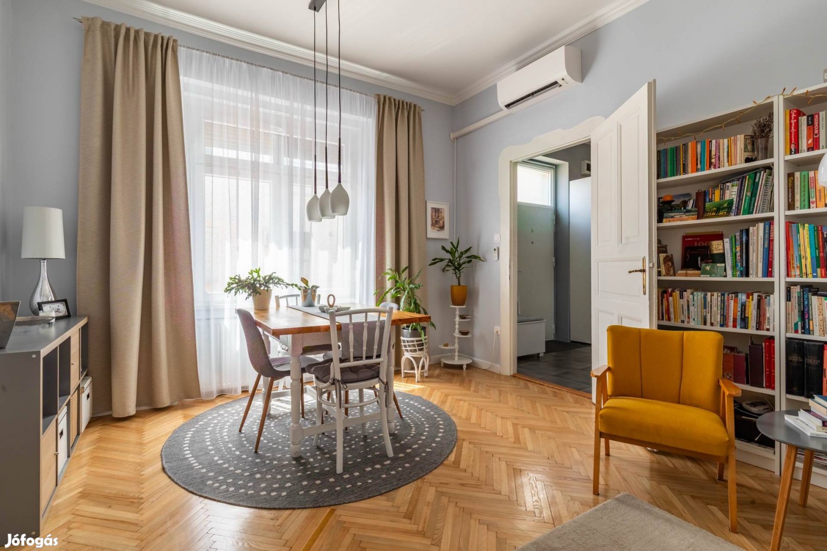 Kerek, mintás, kétoldalas szőnyeg