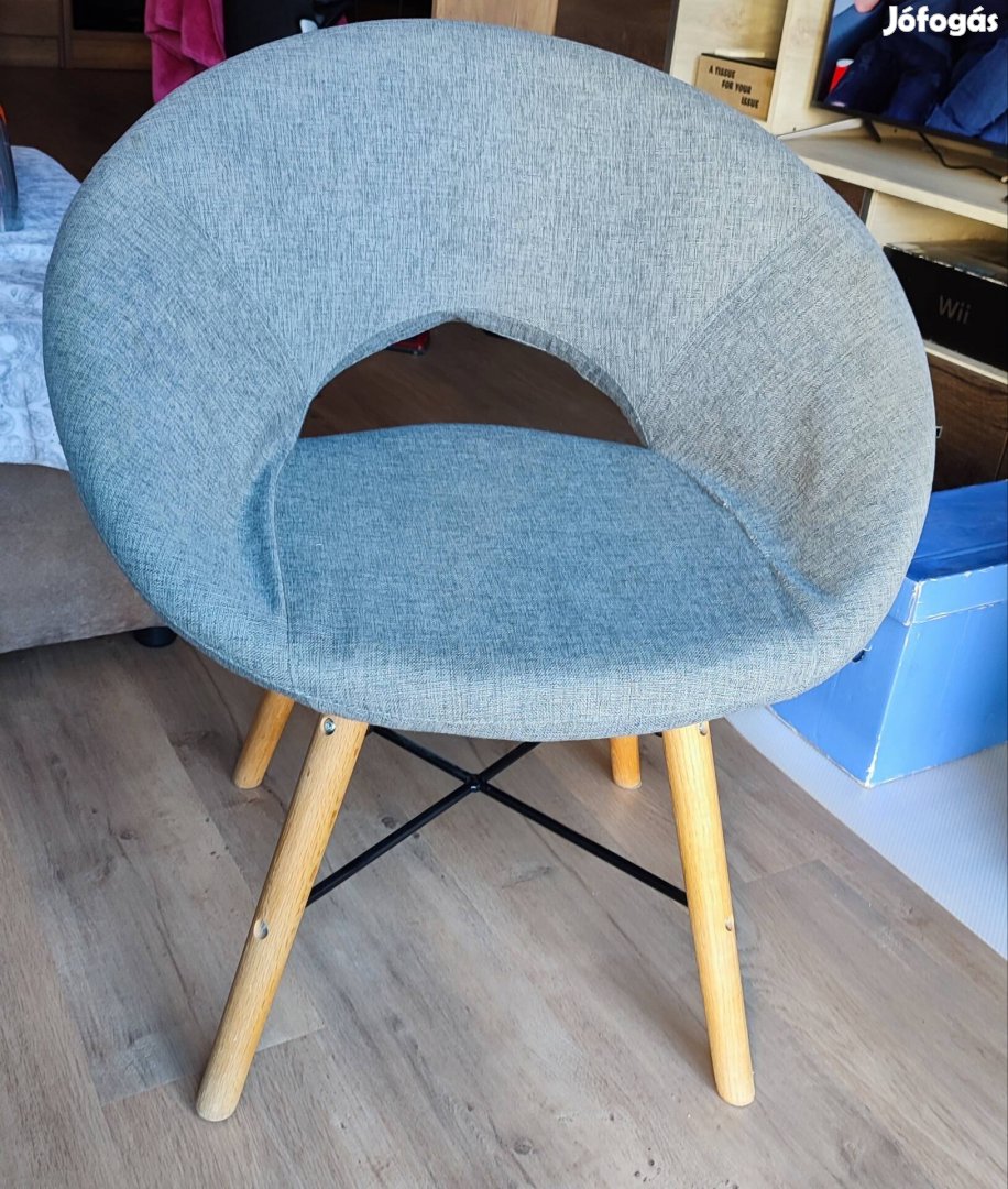 Kerek, modern stílusú szék 