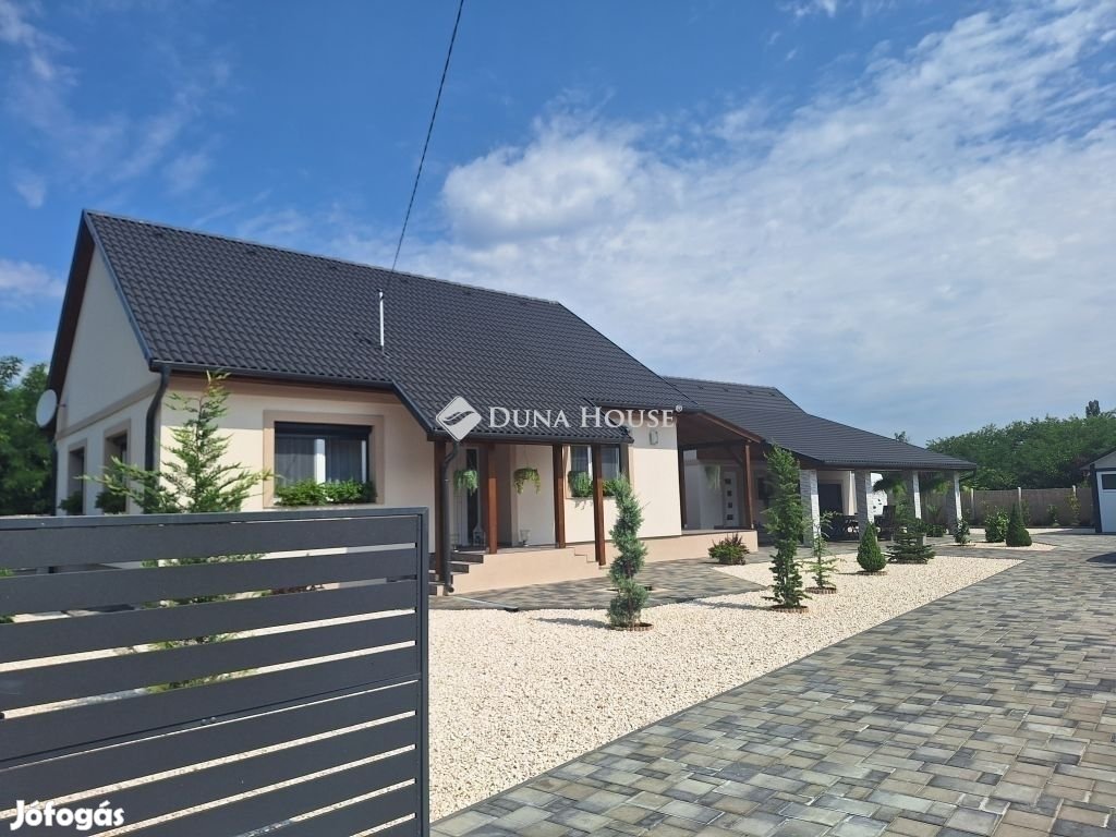 Kerekegyházai eladó 158 nm-es ház