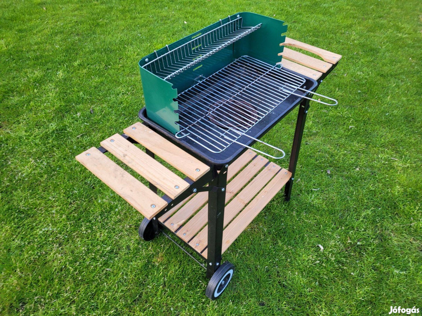 Kerekes grillkocsi