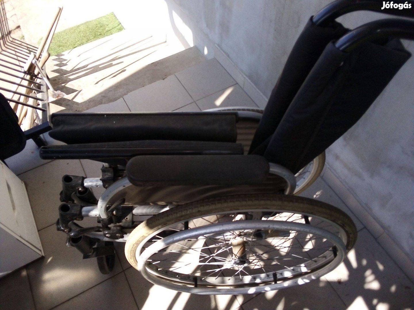 Kerekes szék és gördülő szobai WC áron alul