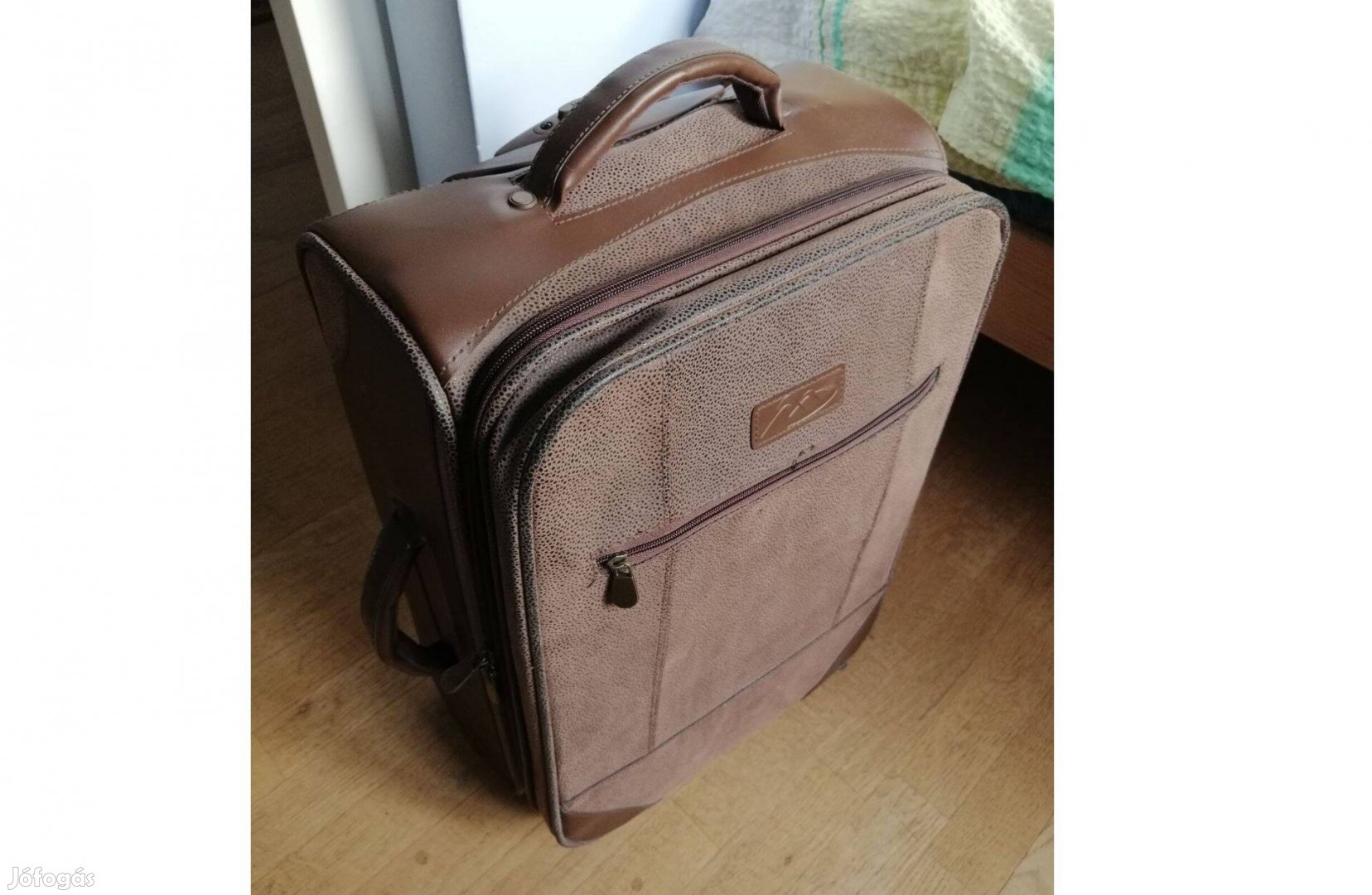 Kerekes utazótáska bőrönd 53x36x23cm