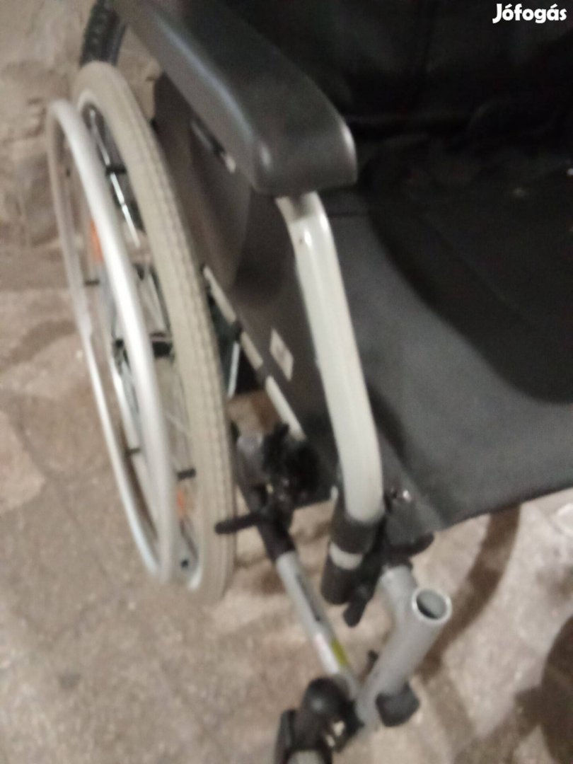 Kerekesszék Meyra 1850 súlyos személynek