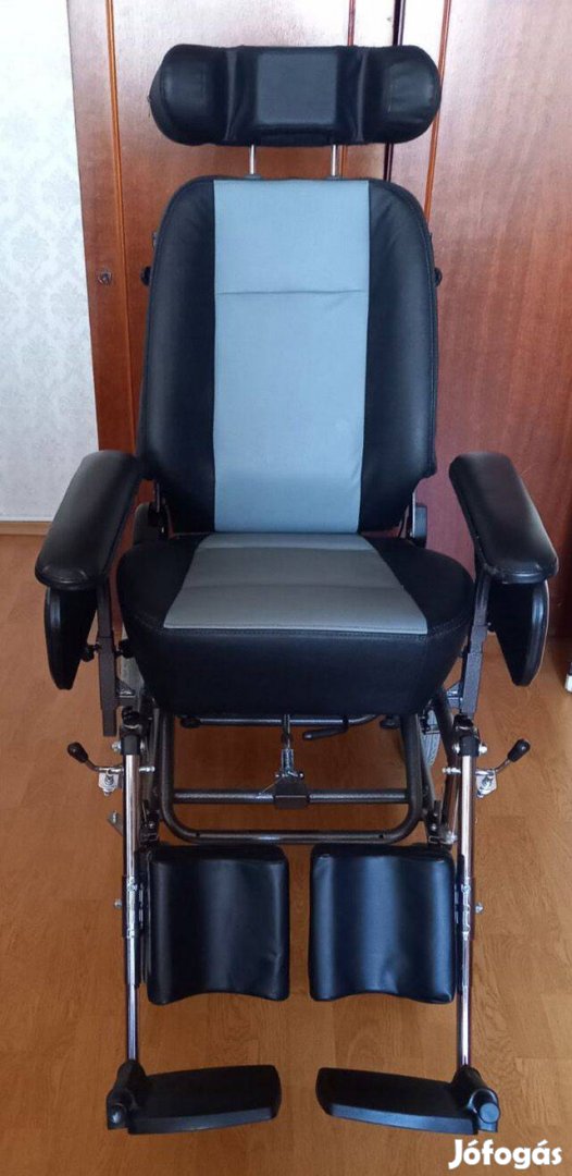 Kerekesszék, alig használt komfort tolószék