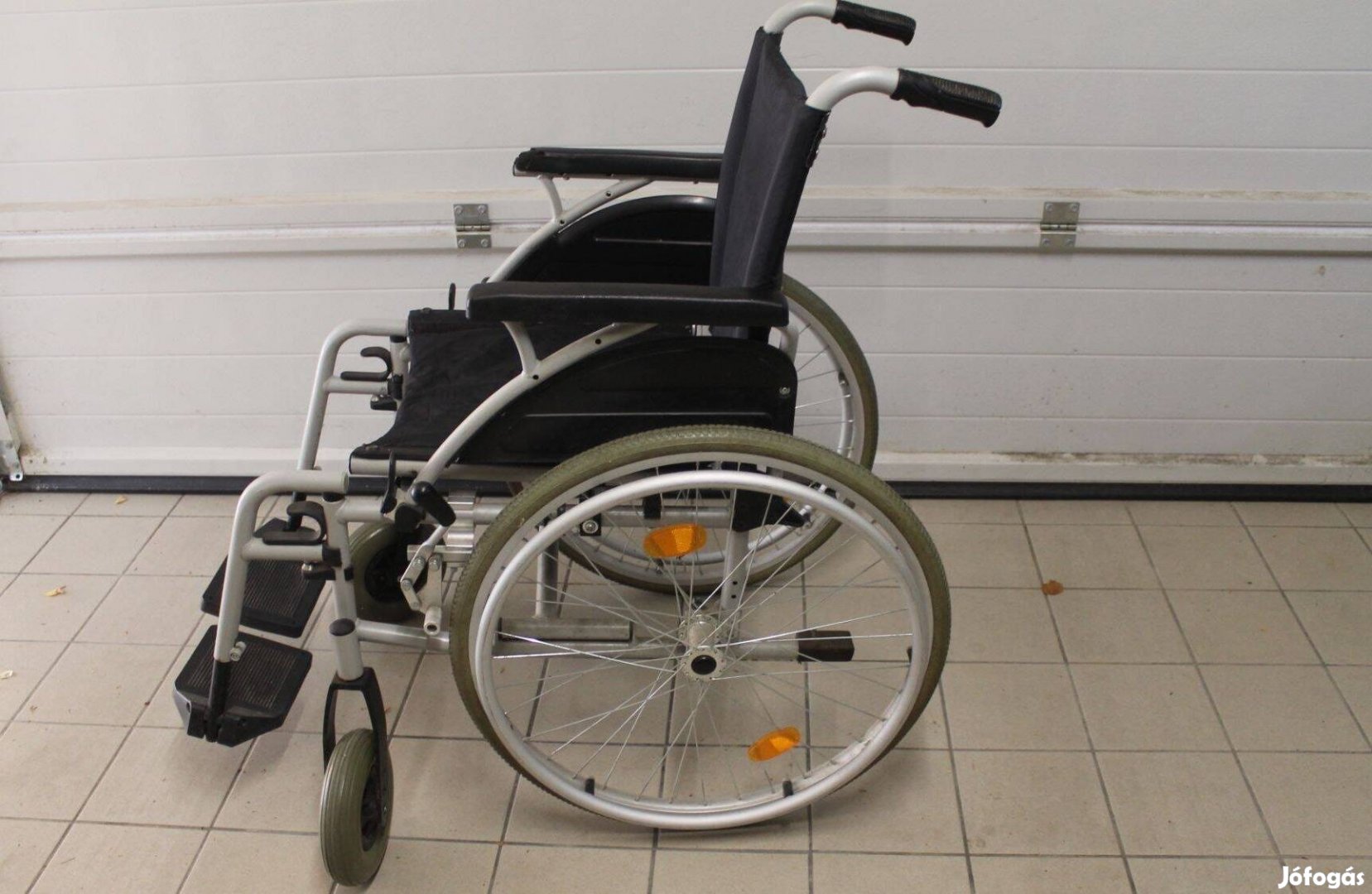 Kerekesszék, tolószék ( összecsukható )