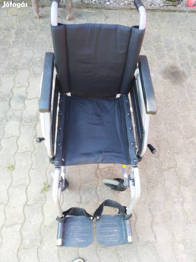 Kerekesszék, tolószék, összecsukható, bérelhető, átadó