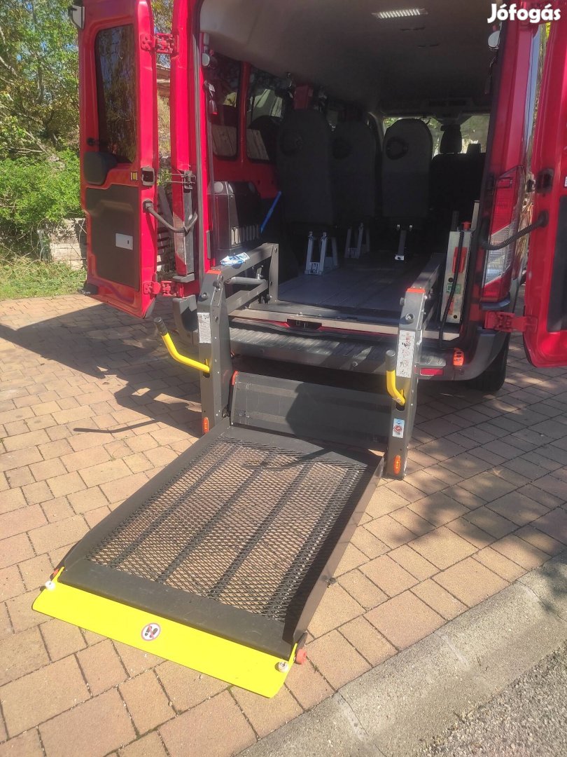 Kerekesszék emelő, lift.