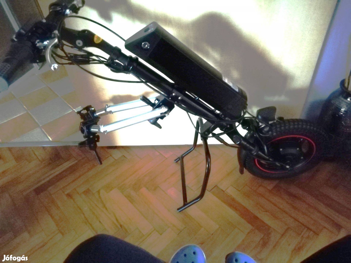 Kerekesszékre csatolható elektromos hajtás