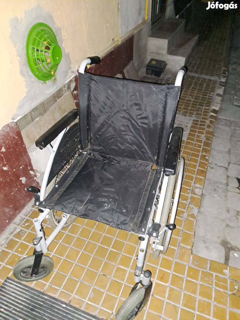 Kerekeszszék, normál kézi hajtású