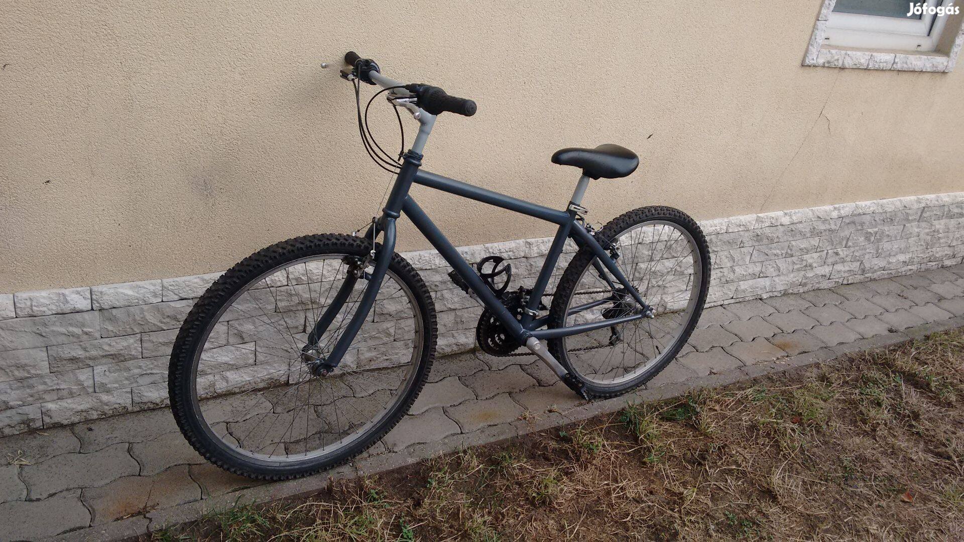 Kerékpár 26 grafit szürke színű