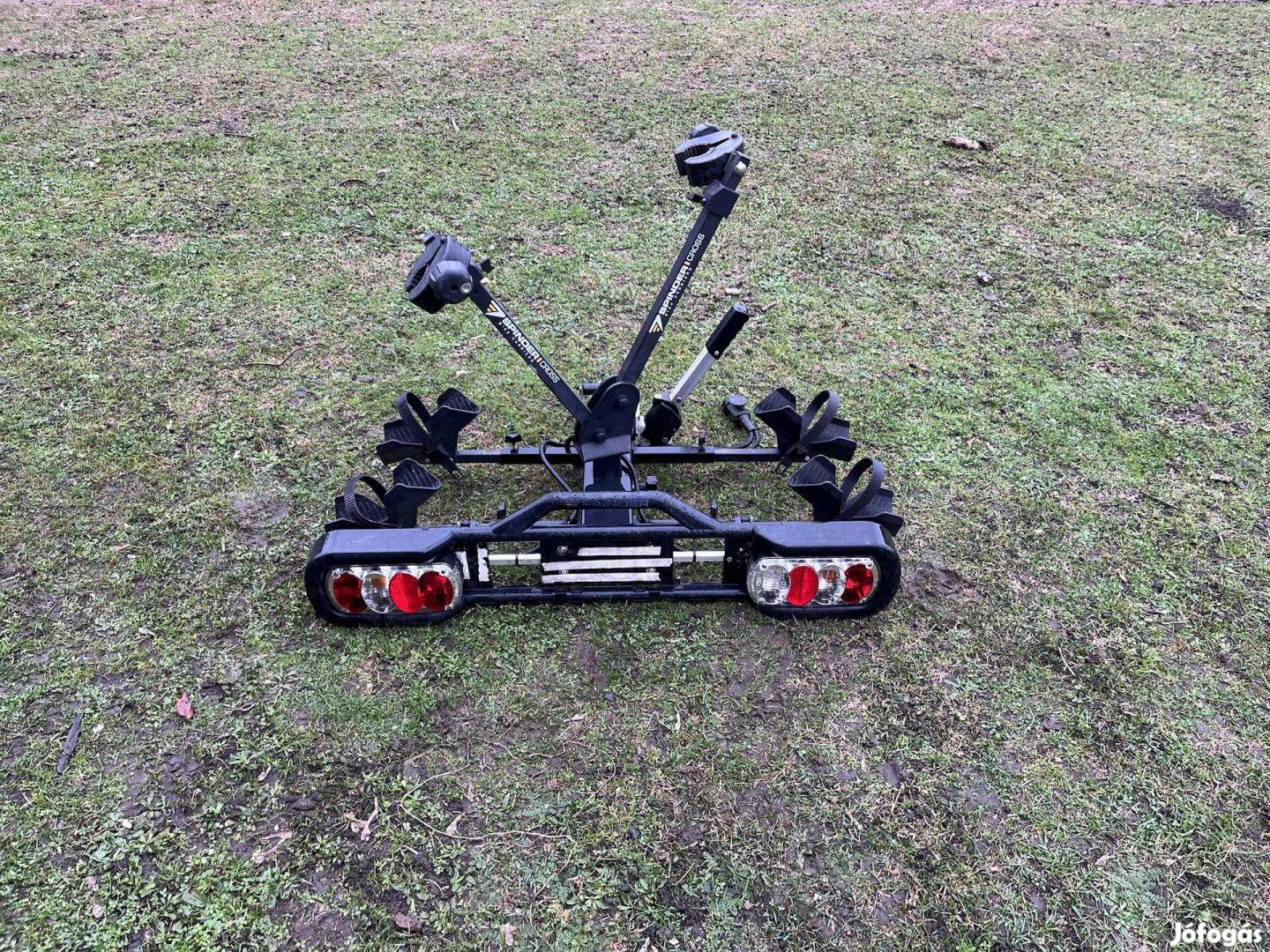 Kerékpár szállító vonóhorogra