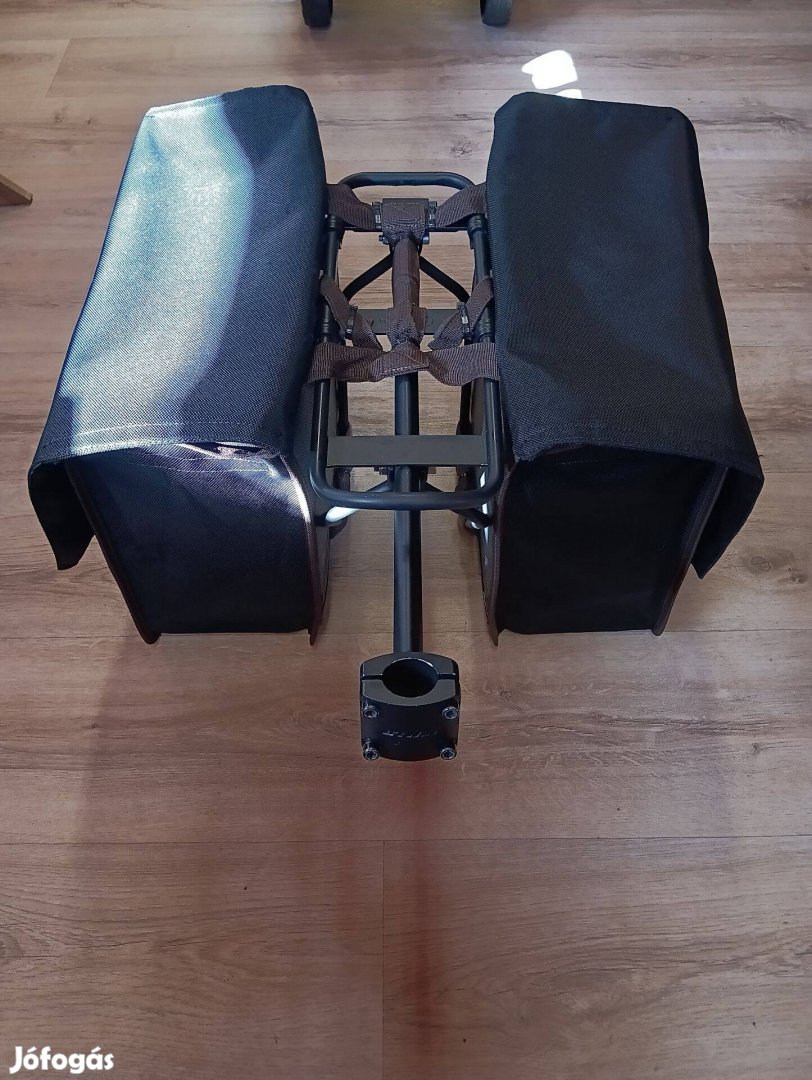 Kerékpáros csomagtartó 2x20L-es táskákkal