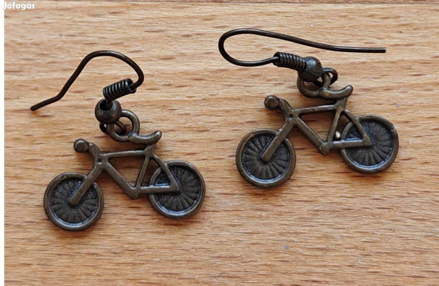 Kerékpárt formázó beakasztós bizsu fülbevaló