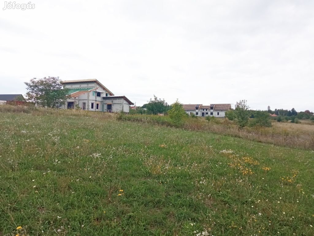 Kerepes, Hegy u. mentén, 744 m2-es, telek