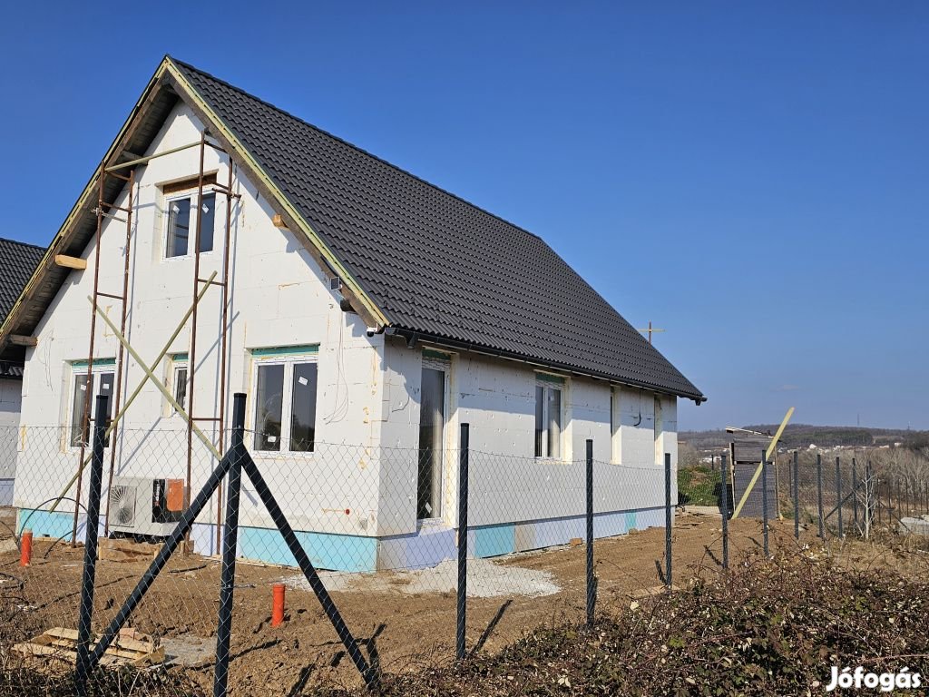 Kerepes, Szép hegy, 75 m2-es, ikerház, 1+3 félszobás, felújított /