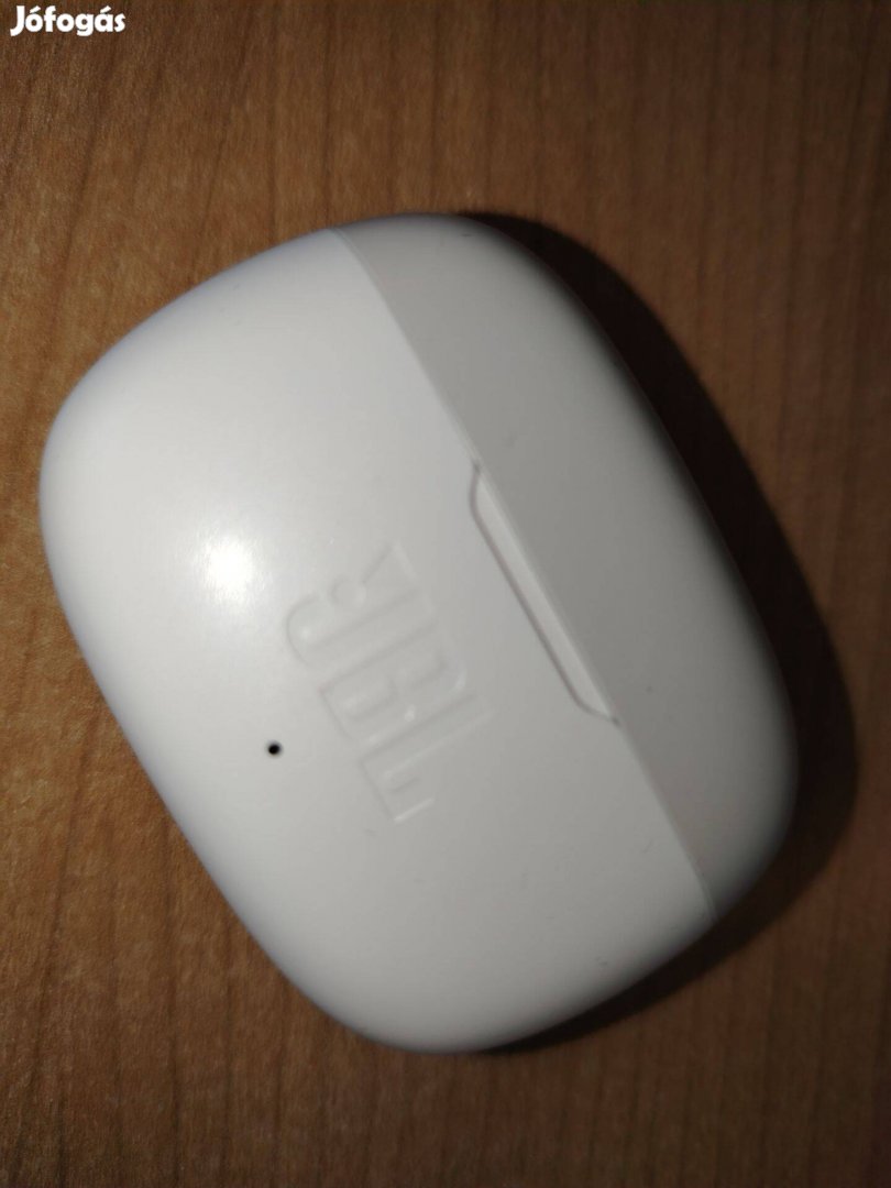Keresek JBL Wave 200 TWS Bluetooth fülhallgatót
