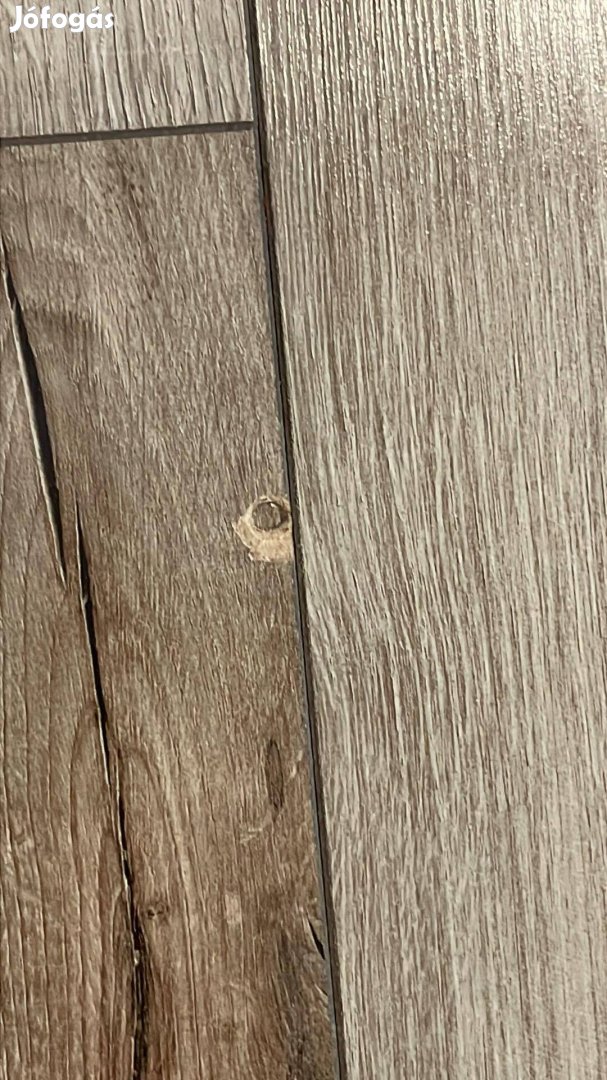 Keresek: 1 db Laminált padlót keresek