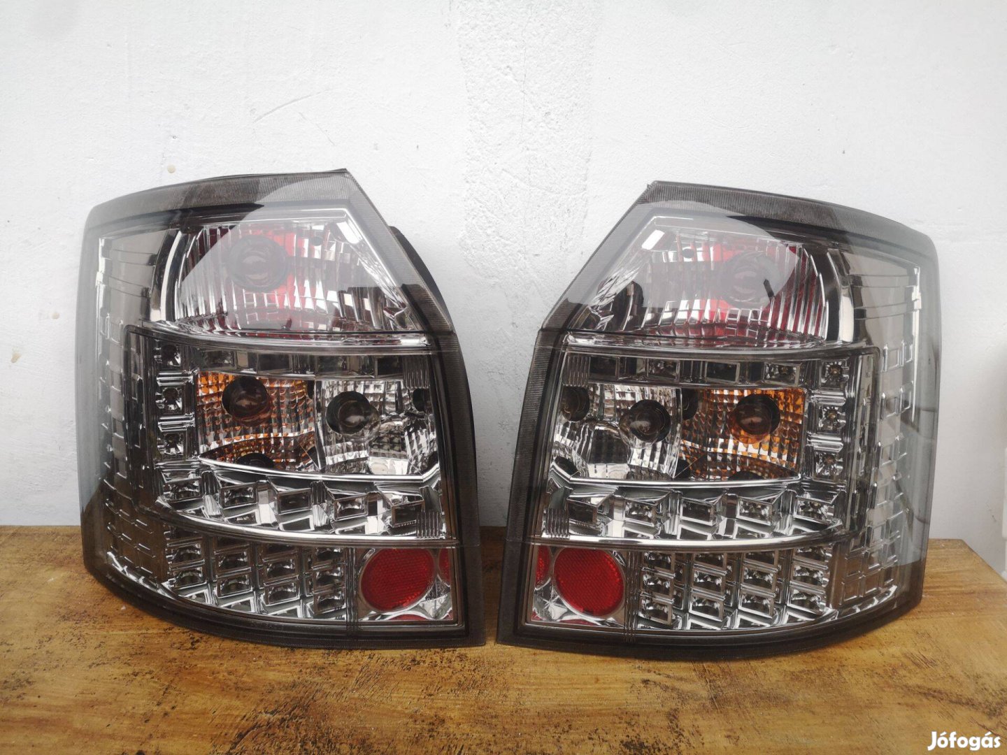 Keresek: Audi A4 B6 kombi led hátsó lámpa pár