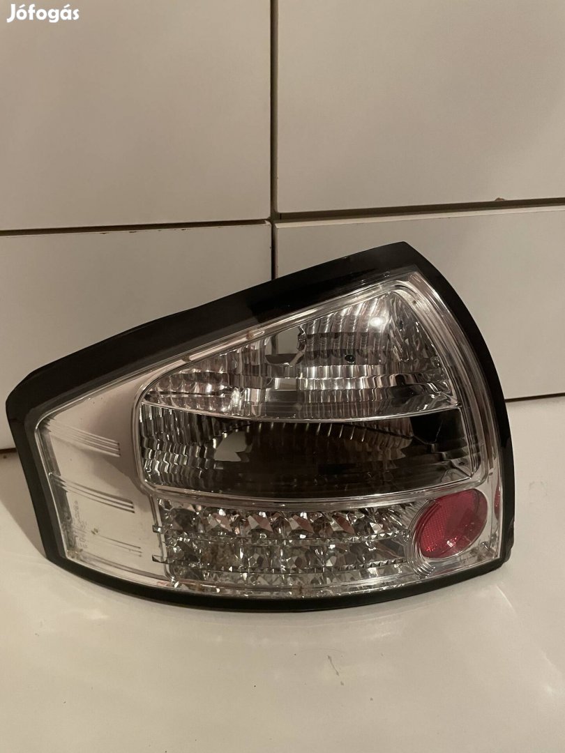 Keresek: Audi A6 hátsó lámpa